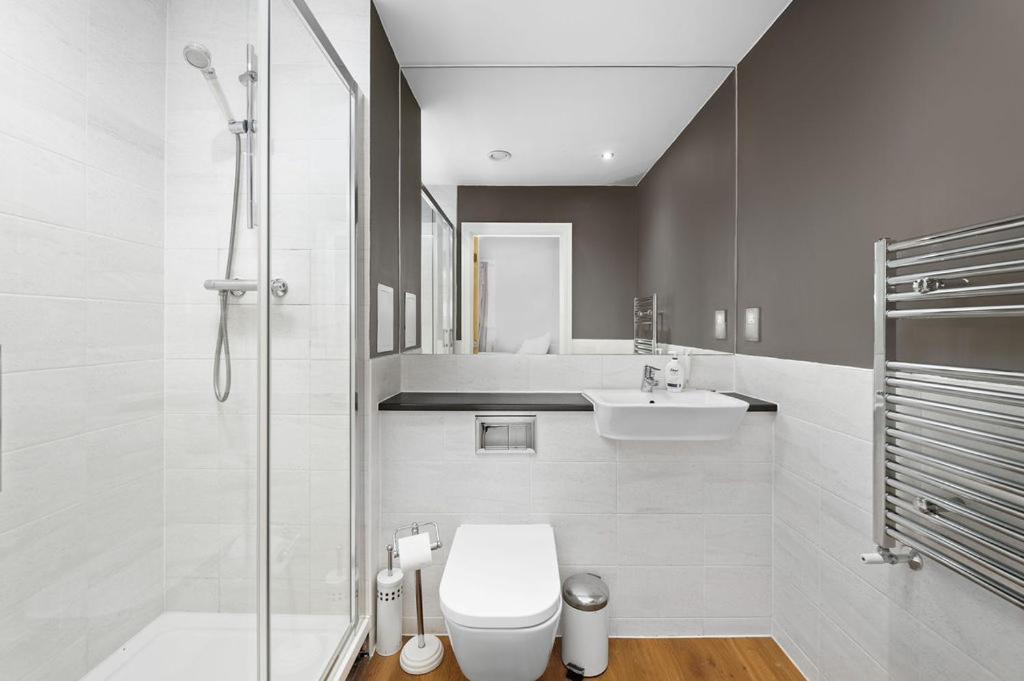 Modern Serviced 3-Bedroom Flat In East 伦敦 外观 照片