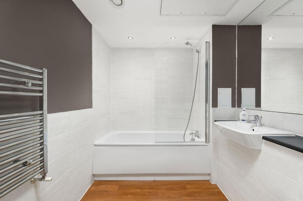 Modern Serviced 3-Bedroom Flat In East 伦敦 外观 照片